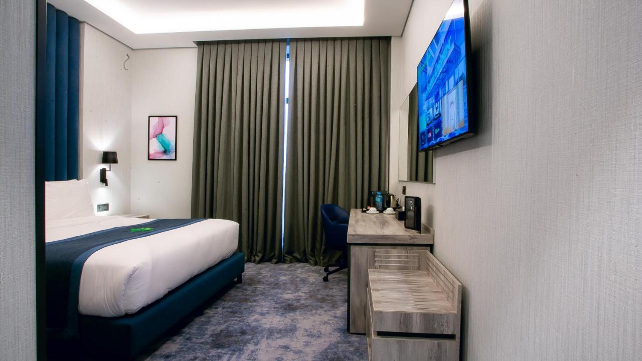 Отель Wyndham Garden Баку Экстерьер фото